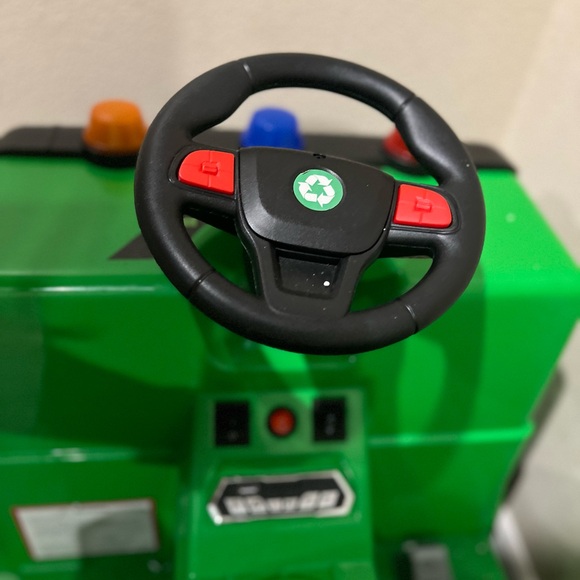 Green Garbage Truck - Picture 8 of 10